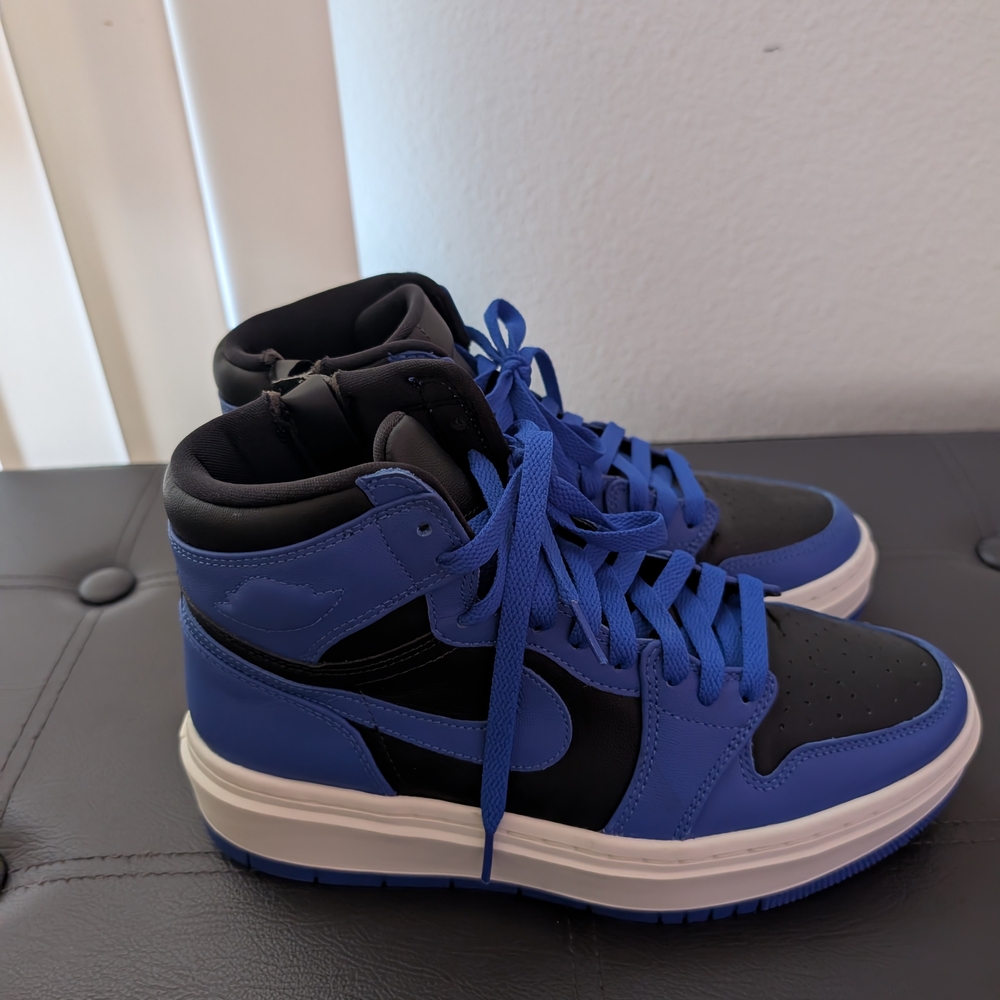 Nike Women's High-Top Sneakers in Black and Blue